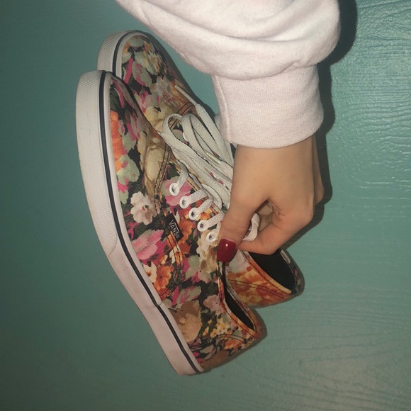 Vans - Picture 3 of 4